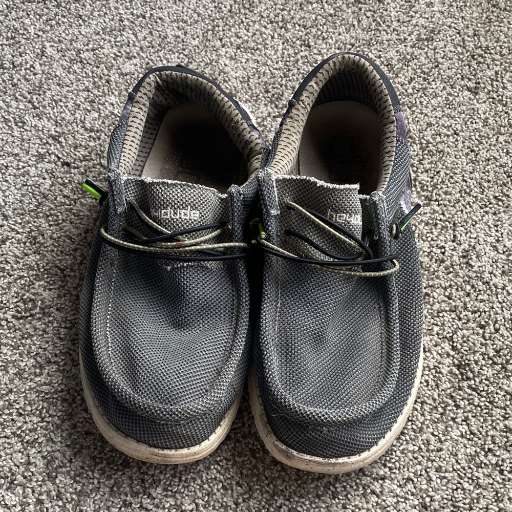 Men’s grey Hey Dude